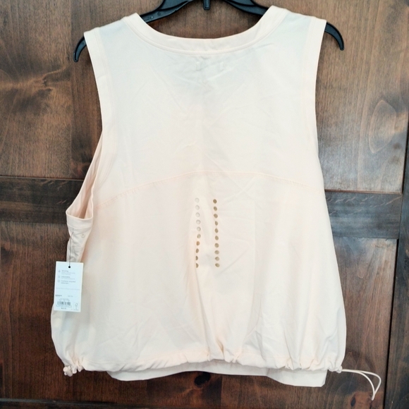 Super Cute Athletic Top - Picture 4 of 9